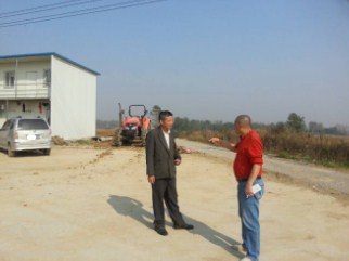 3000亩种粮大户成功与红色劲典品牌复合肥厂家合作